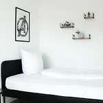 Marvel-apartment - Fuer Freunde & Familien, Stadtnah, Parkplatz, E-ladestation, Gitterbox Fuer Fahrraeder, Fitnessstudio, Digitale Gaestemappe Mit Restaurant- Und Unternehmenstipps Lägenhet *